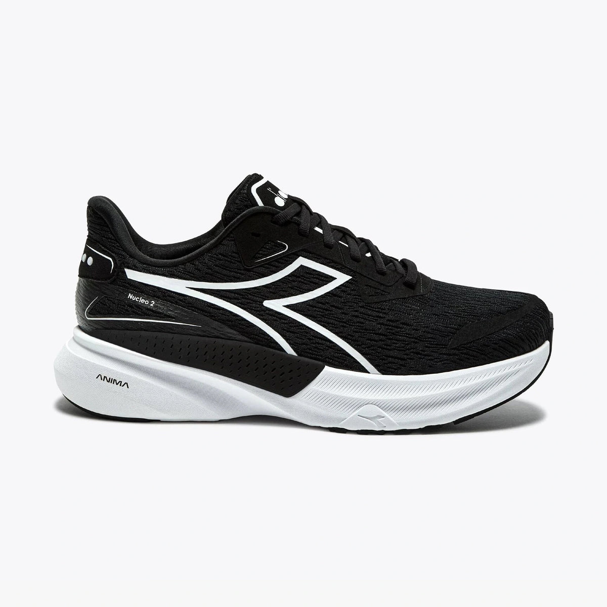 Black Nucleo 2 – Women's running shoe with white accents on a light gray background