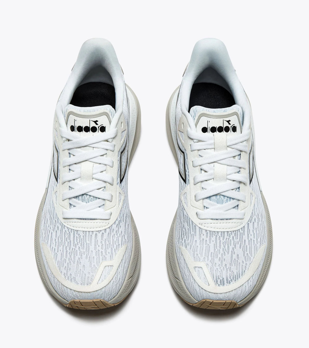 White Nucleo 2 – Women's athletic shoes with brand logo on a white background