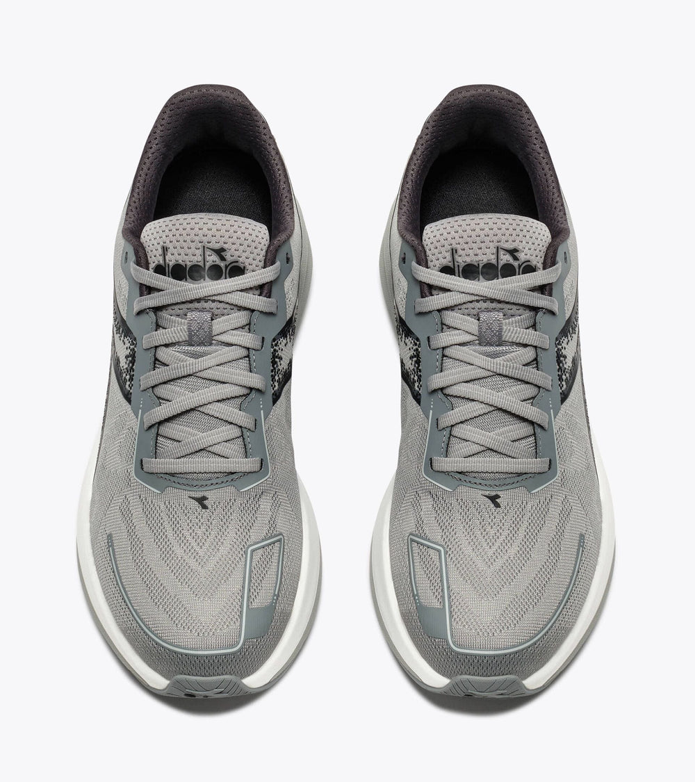A pair of Vigore 5 – Men's running shoes in gray and white, shown from a top-down view on a light gray background.