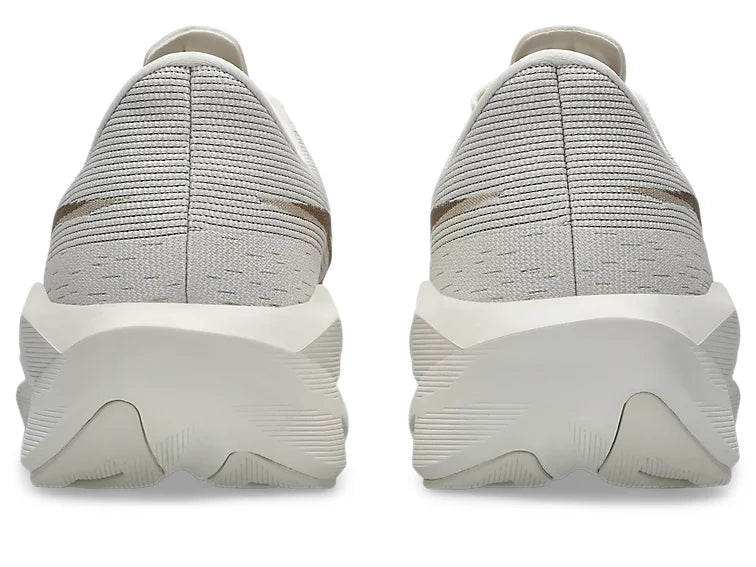 Asics Novablast 6 -- Men's -- Soft Oat/Greige