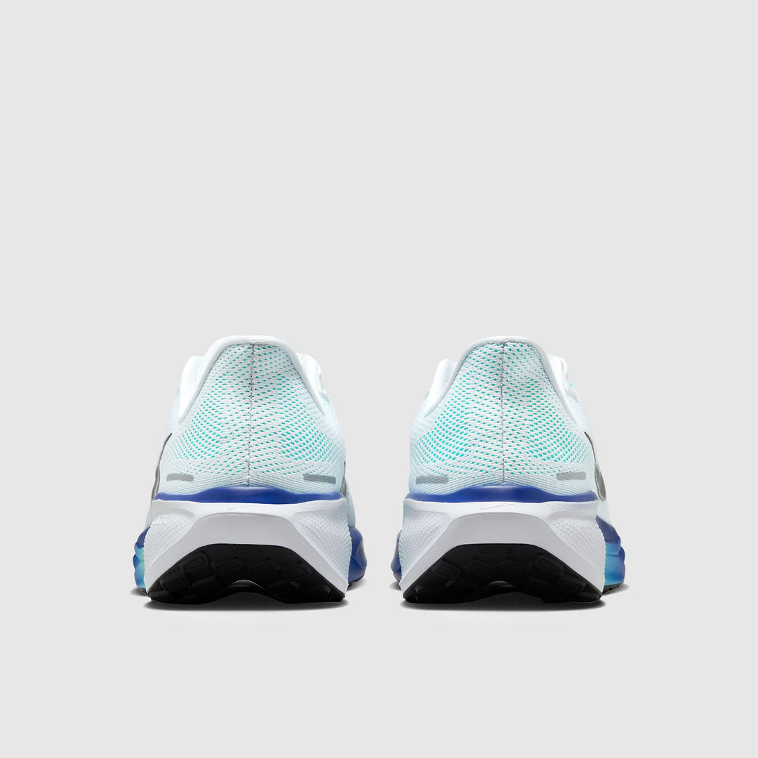 A pair of Nike Pegasus 41 – Men&
