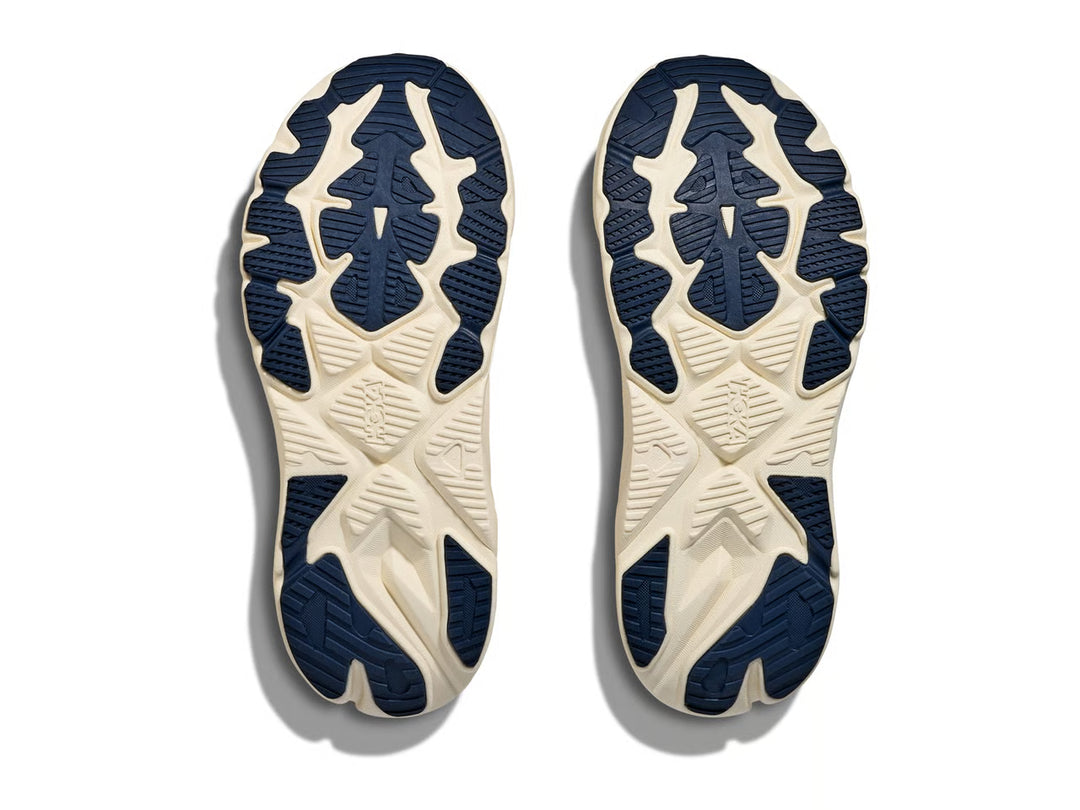 Top-down view of a pair of Hoka Arahi 8 – Women&