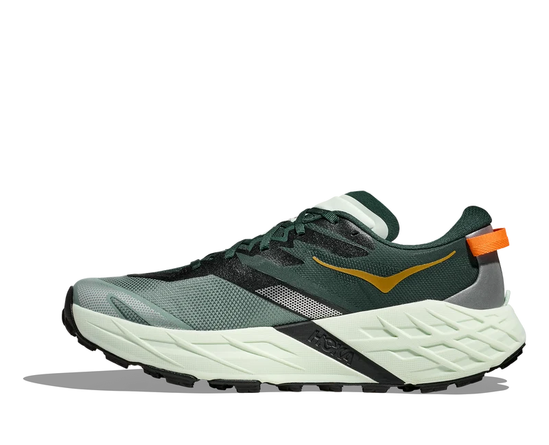 A Hoka Speedgoat 7 – Men&