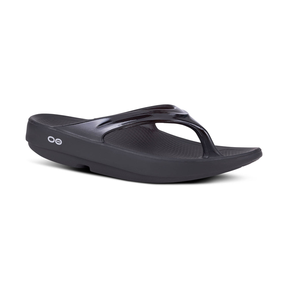 Black OOlala sandal with 'Oofos' branding on a white background