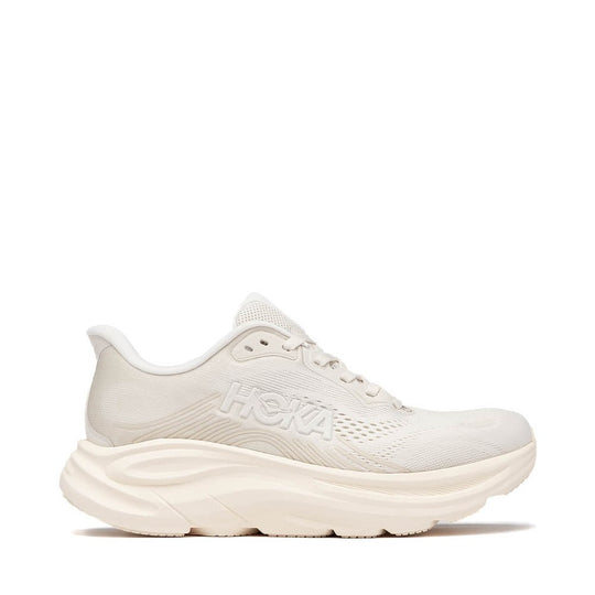 A single Hoka Clifton 11 – Women&