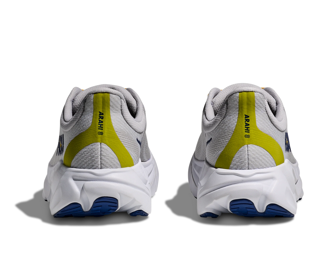 White running Hoka Arahi 8 – Men&