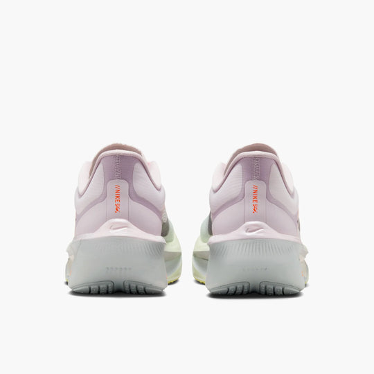 A pair of Nike Zoom Fly 6 - Women&