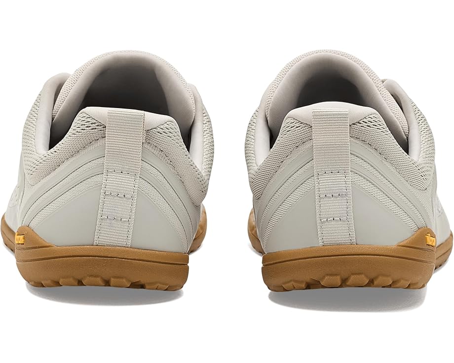 A pair of light gray Topo Athletic Connect – Women&