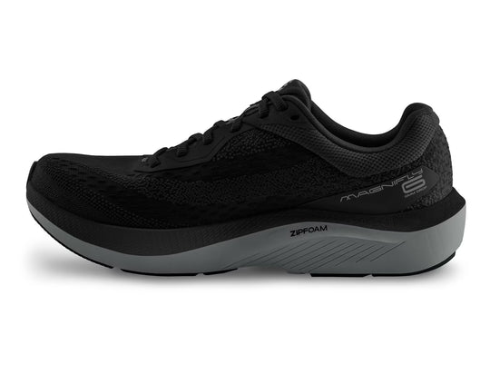 Black Topo Athletic Magnifly 6 – Men&