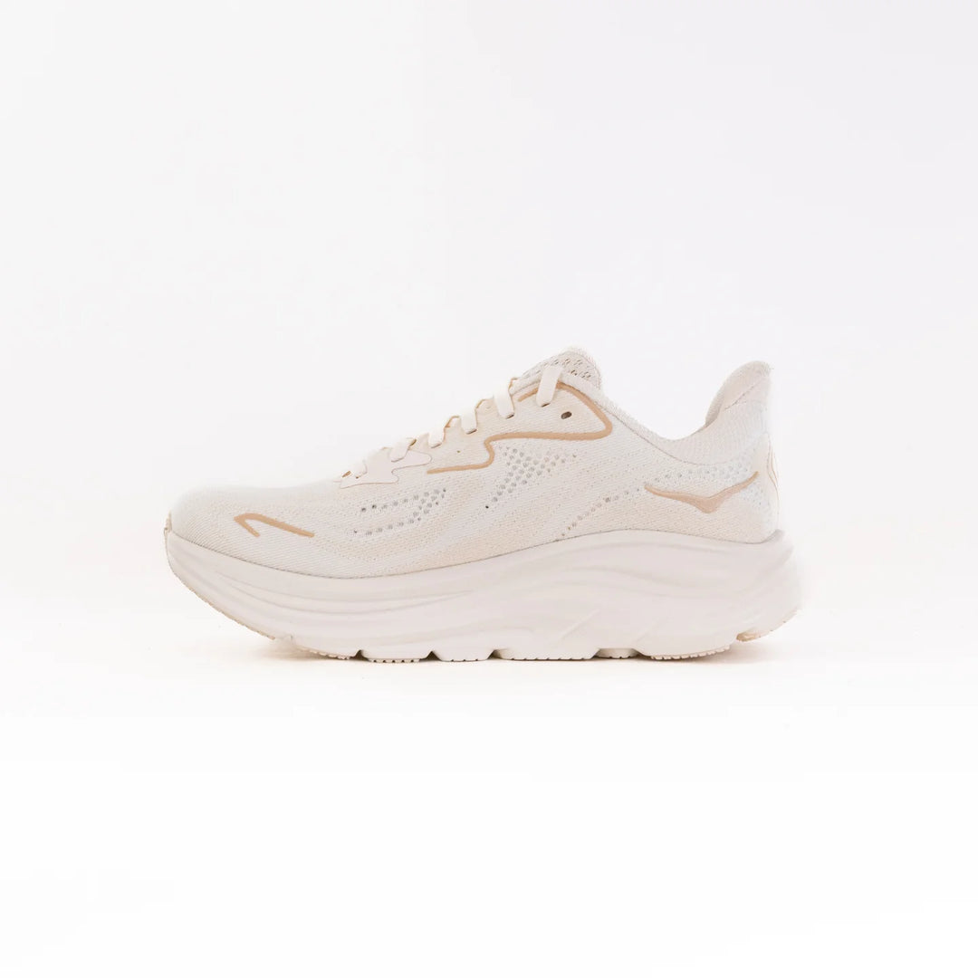 A single Hoka Clifton 10 – Women&