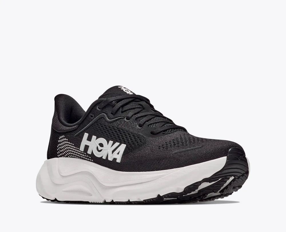 Arahi 9 -- Men's--Black/White