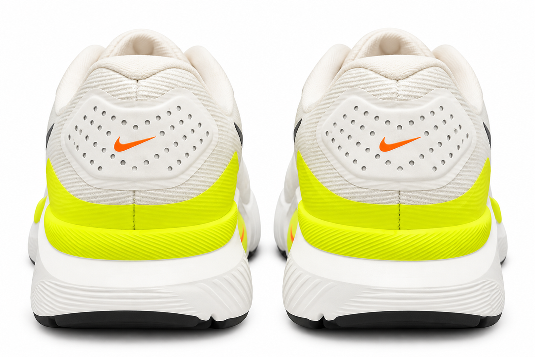 A pair of Nike Structure 26 – Men&