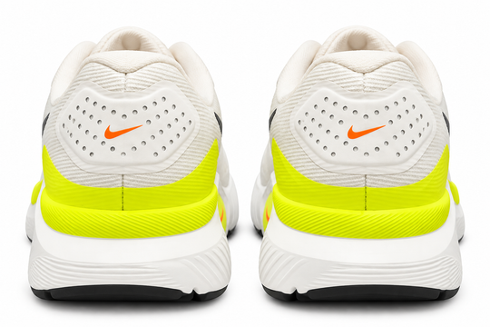 A pair of Nike Structure 26 – Men&