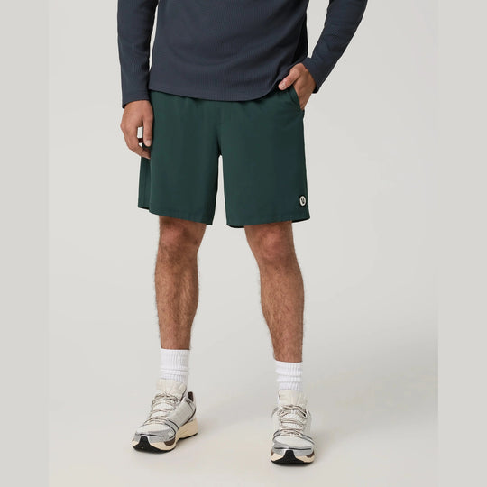 A man wearing dark green Kore Short 7.5" – Men&