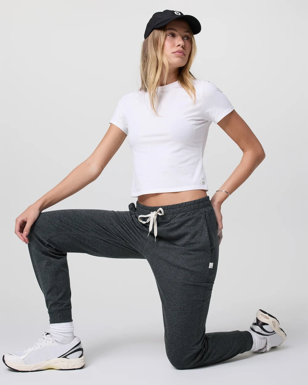 Vuori Performance Jogger – Women&