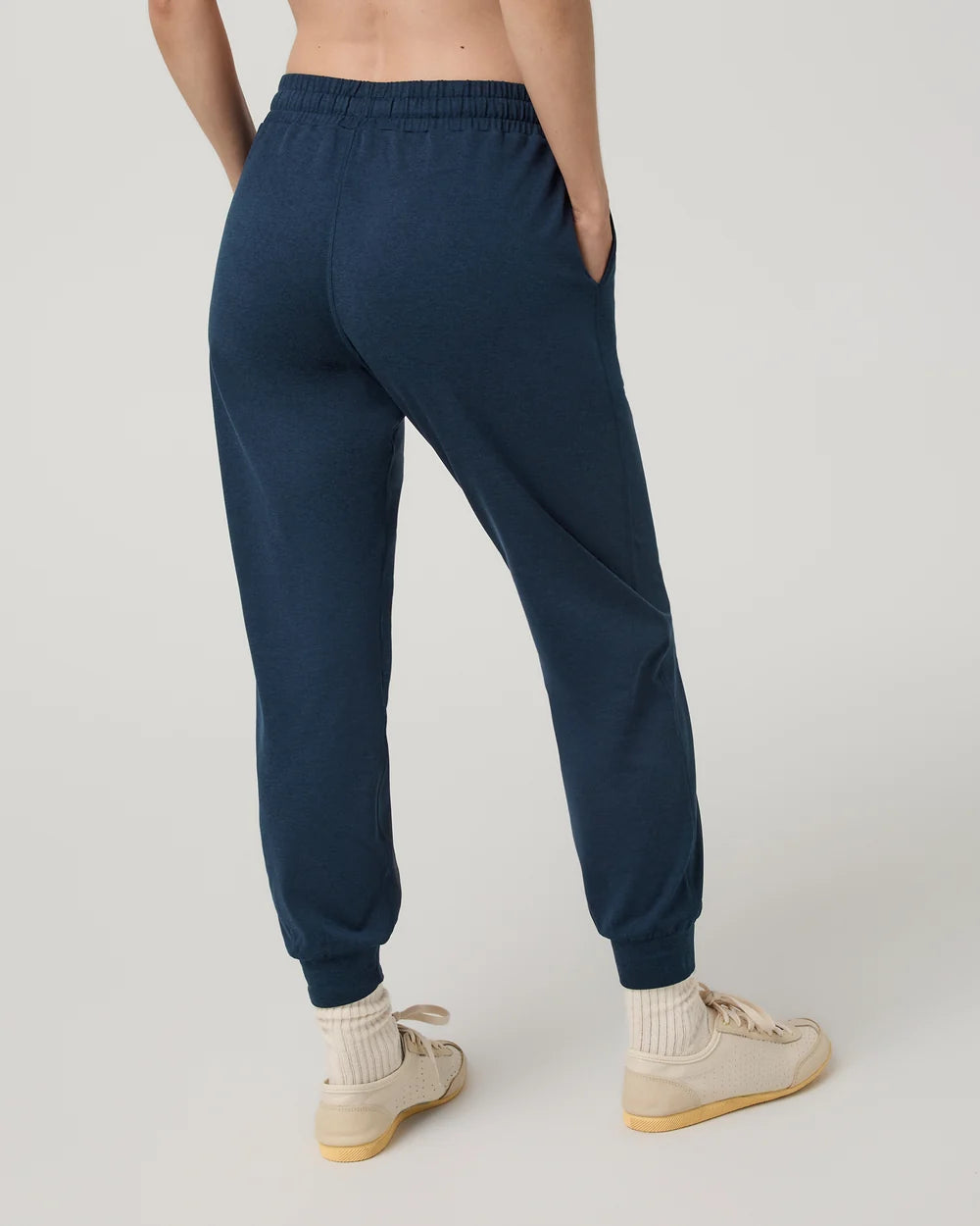 Vuori Performance Jogger – Women's – Midnight Heather