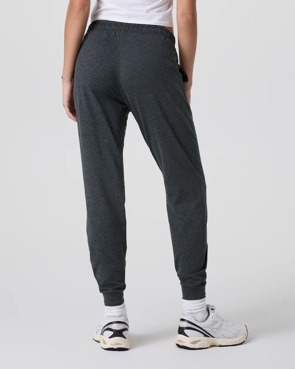 Vuori Performance Jogger – Women's – Charcoal Heather