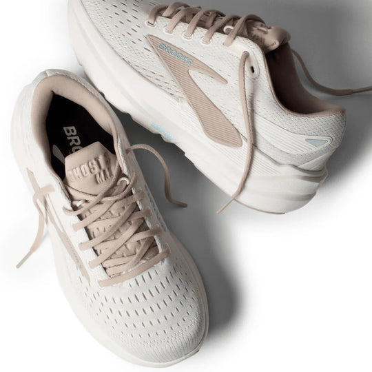 Pair of white Brooks Ghost Max 3 – Women&