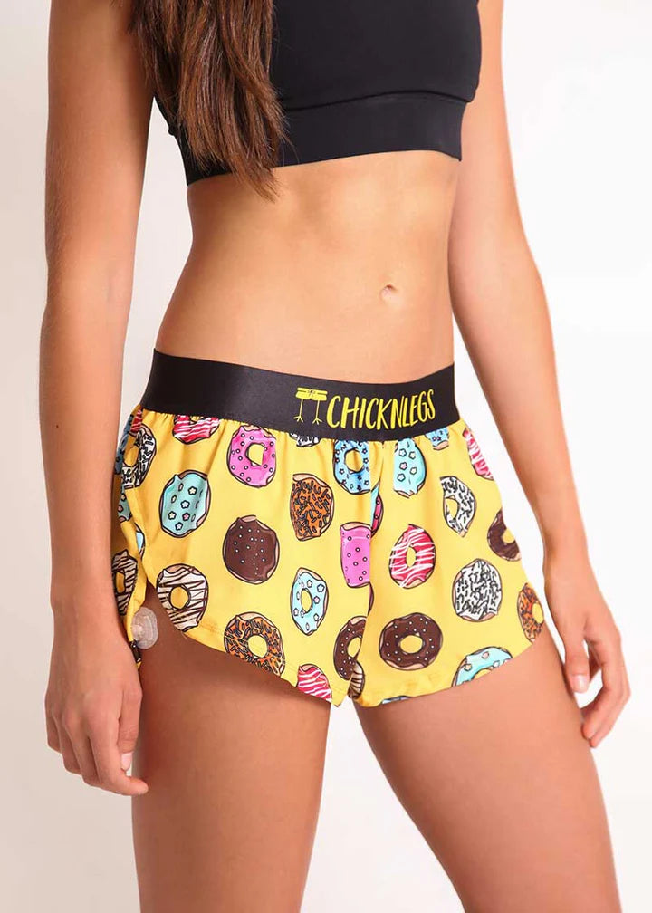Chicknlegs Chicknlegs 1.5" Split Shorts – Women&