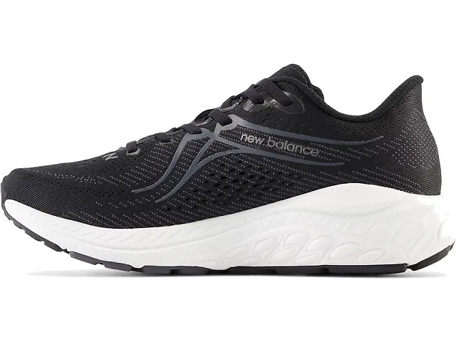 A black New Balance 860 V13 – Kids&