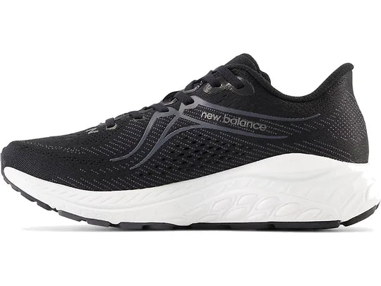 A black New Balance 860 V13 – Kids&
