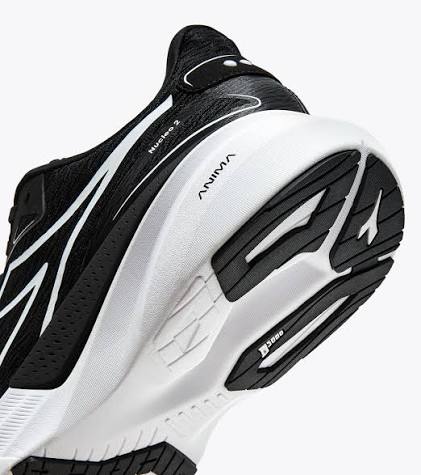 Black and white Nucleo 2 – Women&