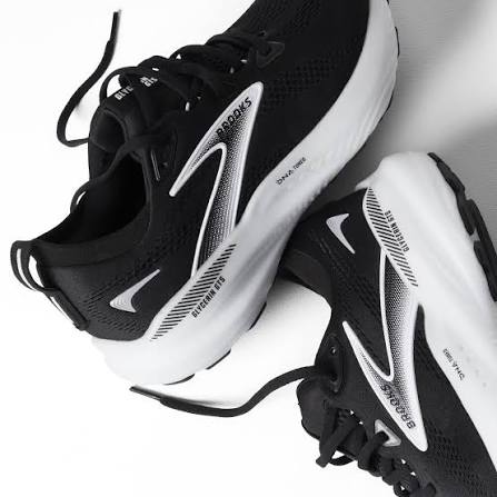Black and white Brooks Glycerin 22 – Men&