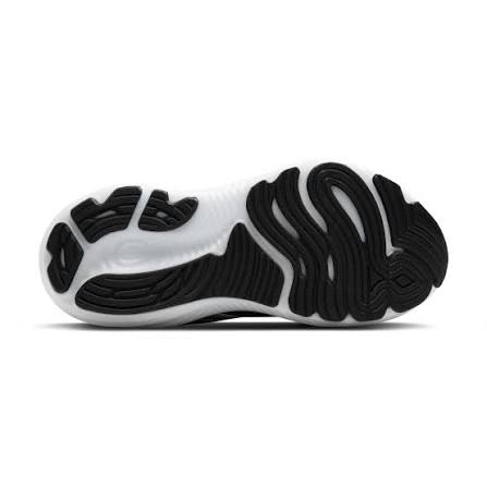 Black and white Brooks Glycerin 22 – Men&