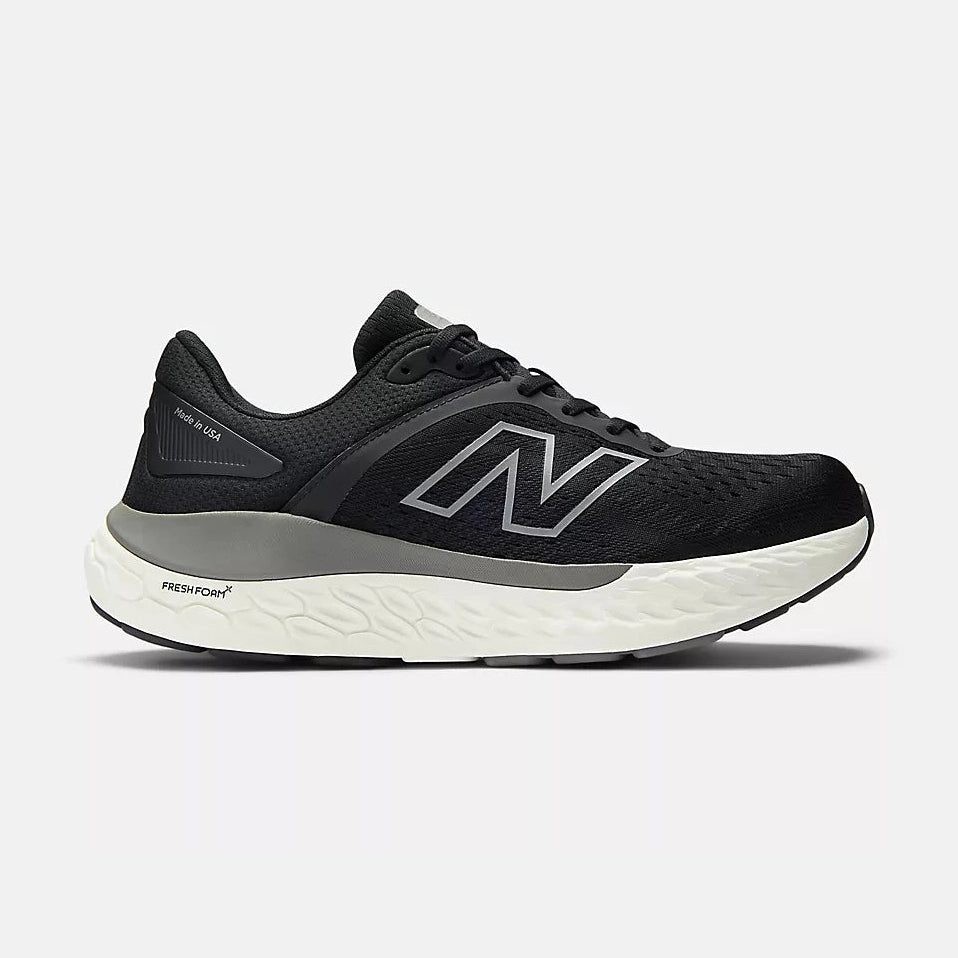 A New Balance Fresh Foam X 1540 – Men's running shoe in black and dark gray with a thick white and gray midsole, shown from a side profile on a white background.