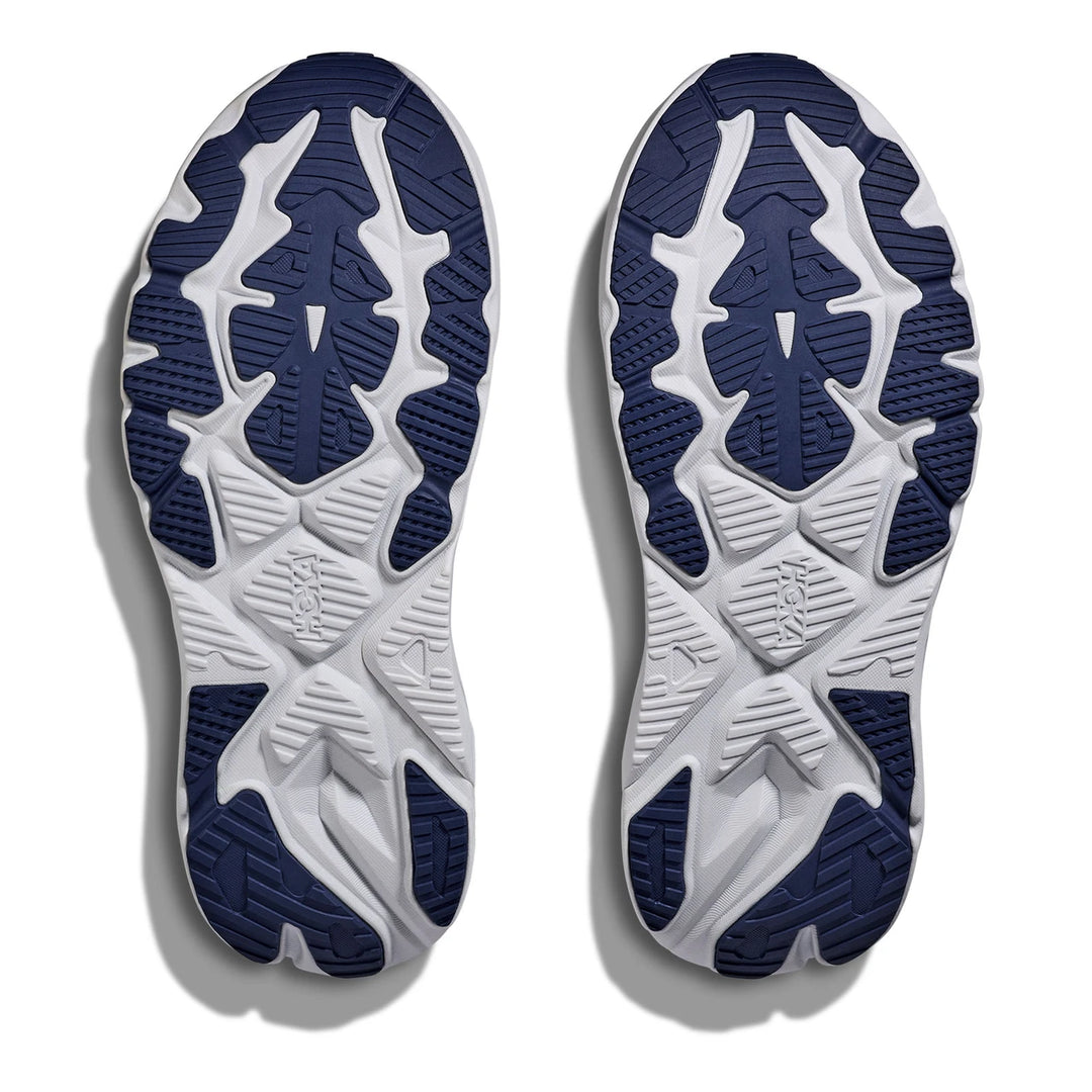 A pair of Hoka Arahi 8 – Men&