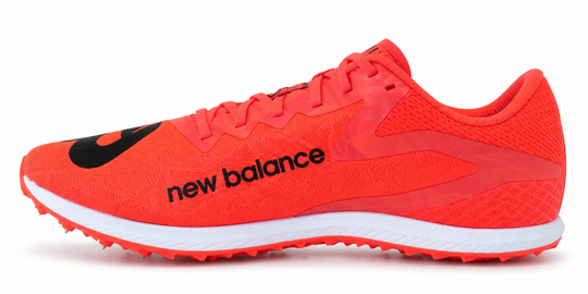 A bright orange-red New Balance Xc7 V4 – Men&