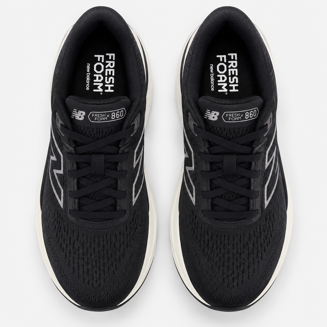 A pair of New Balance 860 V14 – Women&