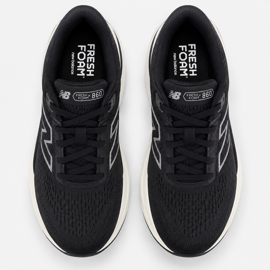 A pair of New Balance 860 V14 – Women&