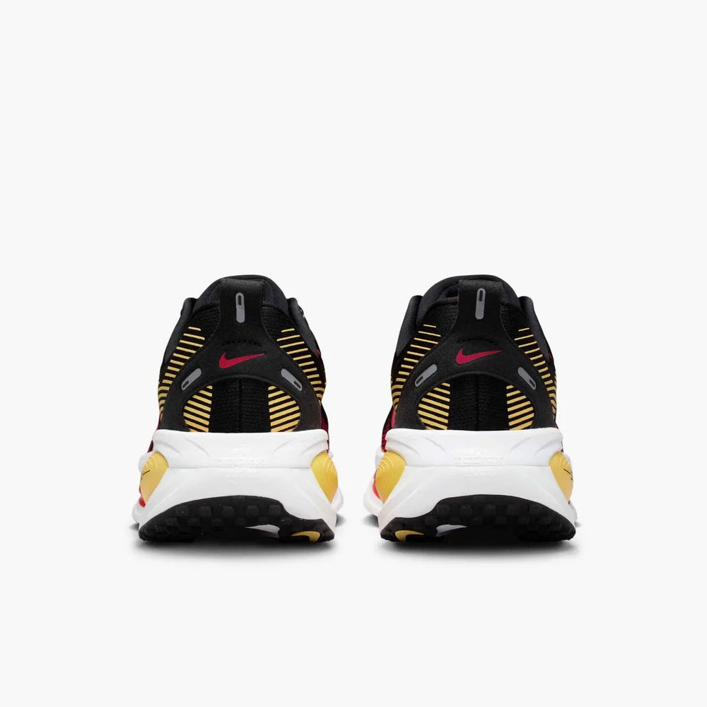 Nike Vomero 18 – Men’s – Black/bright Crimson-lt Crimson