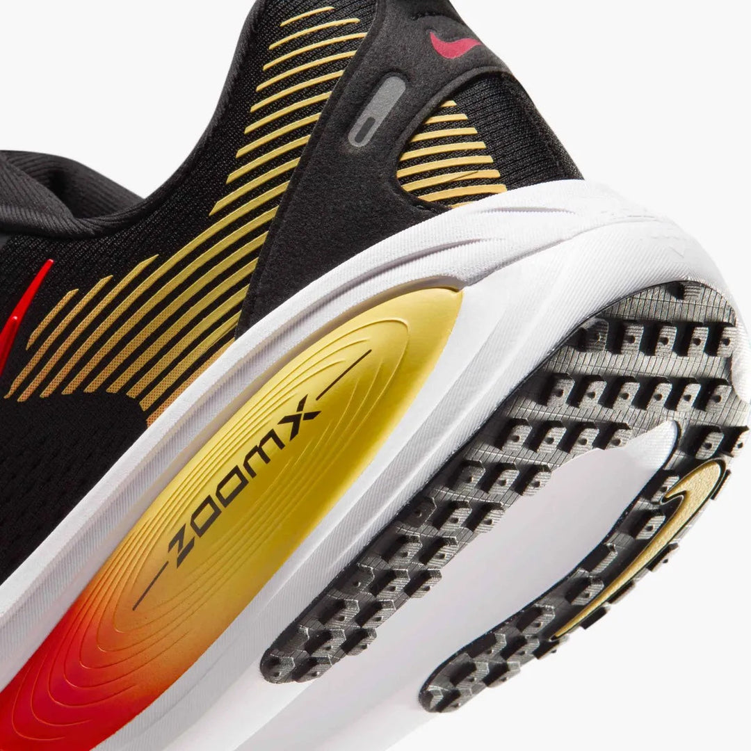 Nike Vomero 18 – Men’s – Black/bright Crimson-lt Crimson