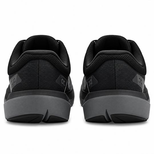 A pair of Topo Athletic Magnifly 6 – Men&