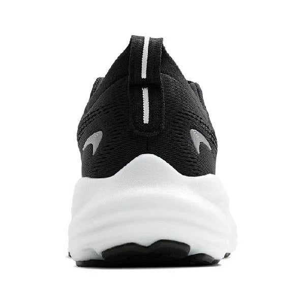 A black and white Brooks Glycerin 22 – Men&